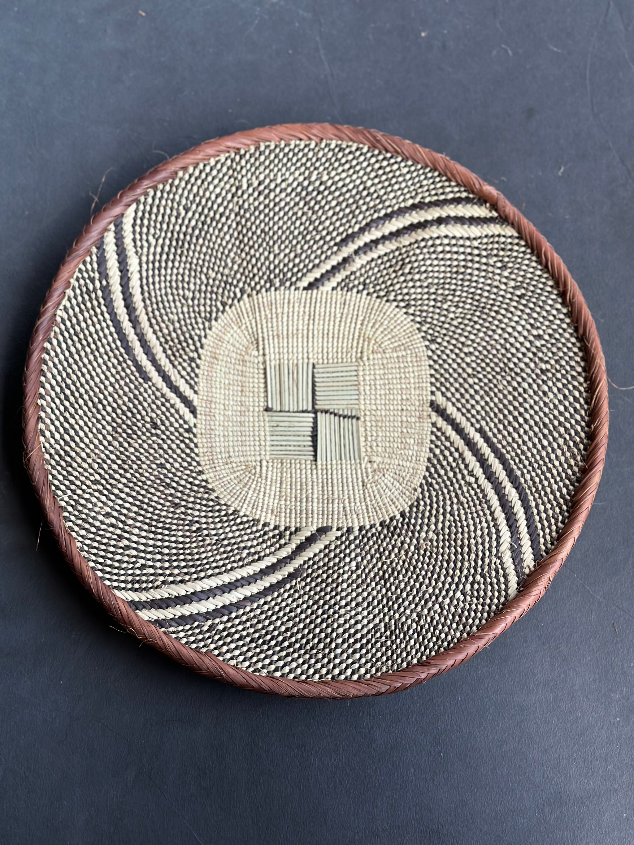 ZIMBABWE: TONGA / BINGA & ZIENZELE BASKETS – Tagged 